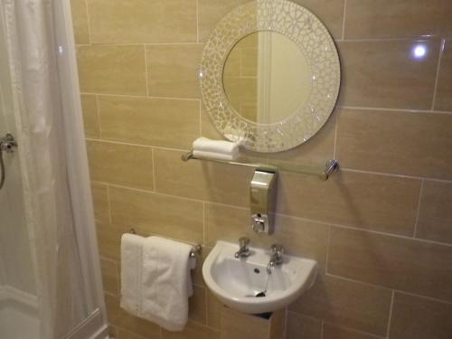 Double Room with Private External Bathroom image 2