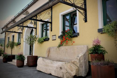 Gostilna in Prenočišča Brančurnik (Gostilna in Prenocisca Brancurnik) in Ravne na Koroskem