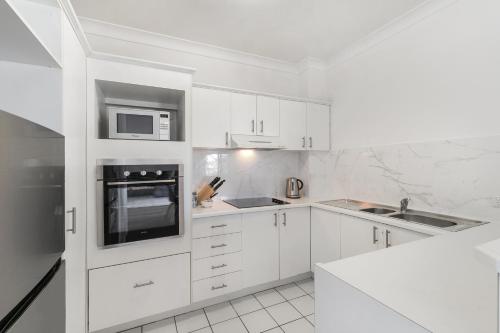 Large and Airy Unit in Quiet Riverside Suburb