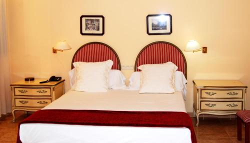 1 double bed, 1 twin bed