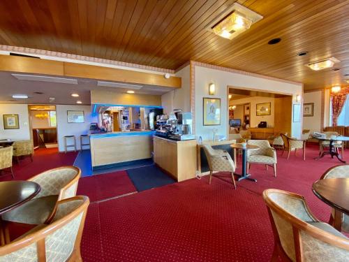 Best Western Livermead Cliff Hotel - image 9
