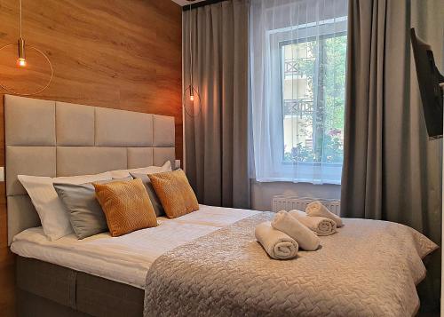 Apartamenty Sun&Fun Rezydencja Pod Dębami Nad Łomnicą 1B i 2B- blisko centrum, dworca PKP, sklepów w otoczeniu zieleni