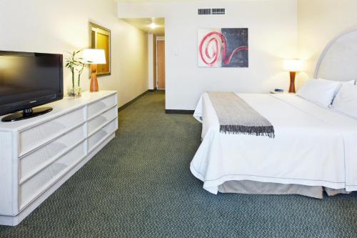 26767117 Holiday Inn Express Monterrey Galerias-San Jeronimo by IHG
