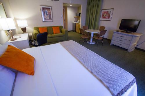 26767137 Holiday Inn Express Monterrey Galerias-San Jeronimo by IHG