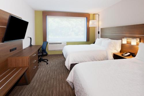 Holiday Inn Express & Suites - Fayetteville, an IHG Hotel