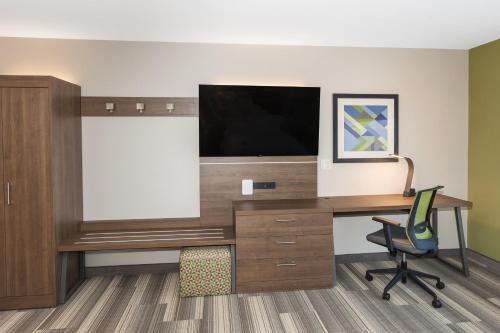 Holiday Inn Express & Suites - Hudson I-94, an IHG Hotel