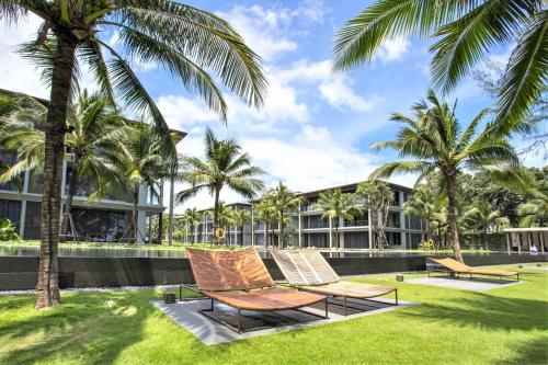 Luxury Oceanfront_pool access apartment