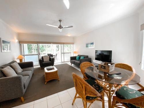 Two-Bedroom with Two Bathroom Apartment with Balcony image 9