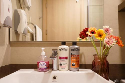 AMY RIVERGATE APARTMENT
