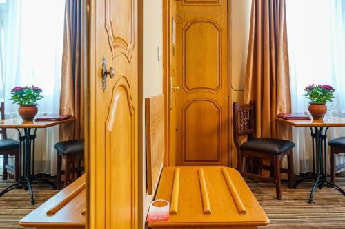 Hotel Avion - Self check in - main image