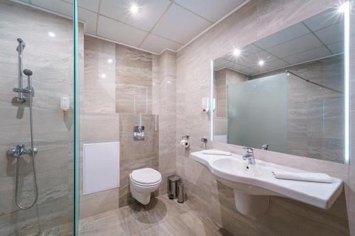 One-Bedroom Apartment image 9