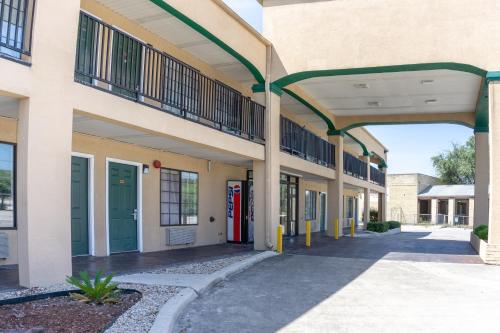 OYO Inn & Suites Medical Center San Antonio