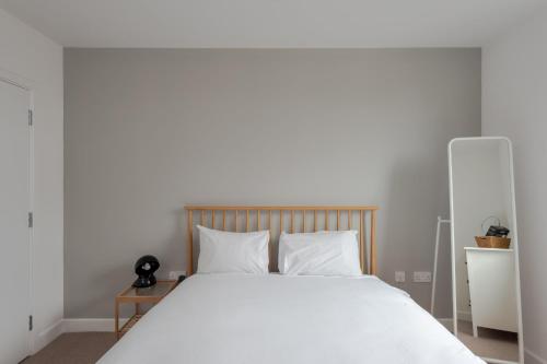 GuestReady - Modern 2BR Flat with Large Balcony at East End