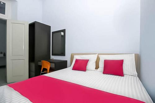 B&B Lawang - RedDoorz Near Stasiun Lawang - Bed and Breakfast Lawang