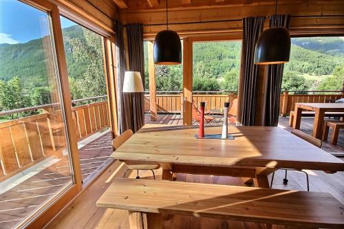 Chalet Prestige serrechevalierholidays 20 personnes