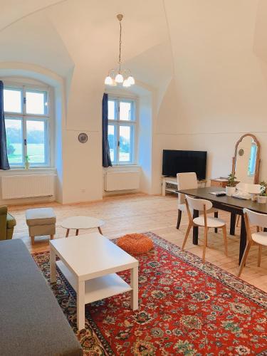 2 bedrooms, 4 beds