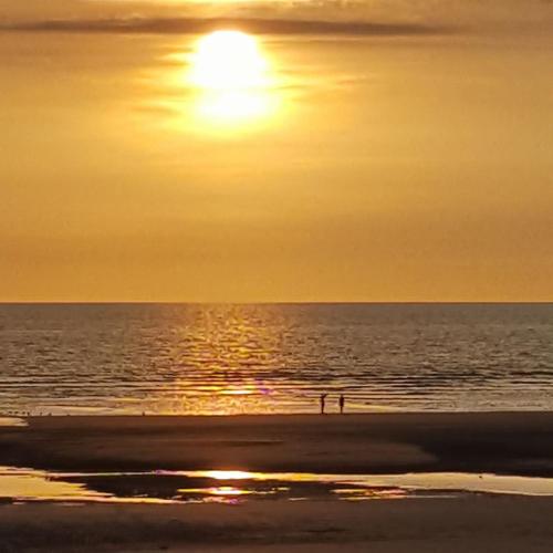 Les Obiones, Fort Mahon Plage, magnifique studio cabine 4p vue latérale mer avec balcon , parking privé gratuit, wifi, classé 2 étoiles, exposition plein sud en Baie de Somme