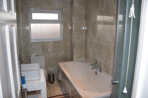 Camborne Avenue W13 - image 11