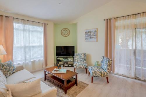 WFH Away from Home! FREE Wi-Fi and Parking, 4mi to Clearwater Beach detail