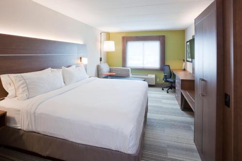 King Room - Hearing Accessible - Non-Smoking
