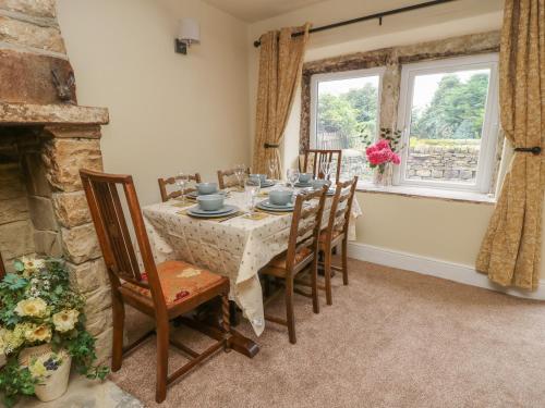 Hill Top Cottage - image 4