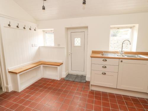 Hill Top Cottage - image 2