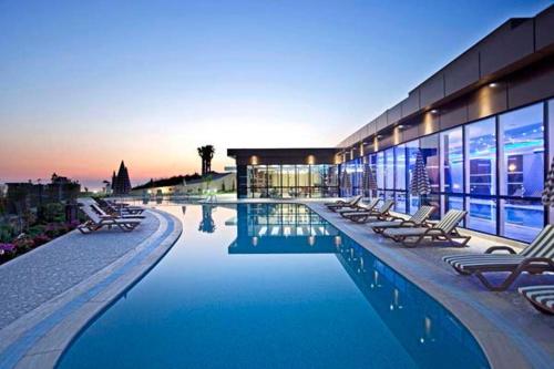 Villa Carlijn met prive-zwembad, veel privacy en panoramisch uitzicht op zee, op luxe resort