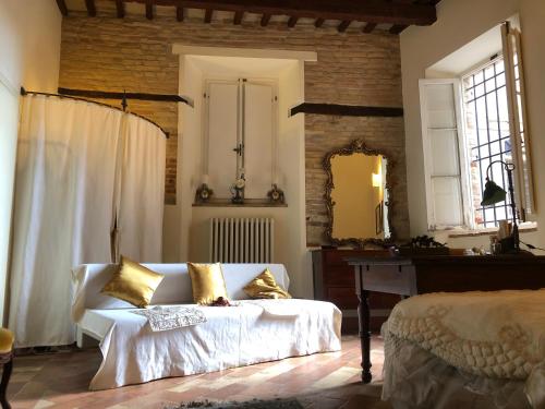  Palazzo Costantini Ludovica Home in 63900 Fermo