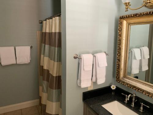 1842 Inn - main image