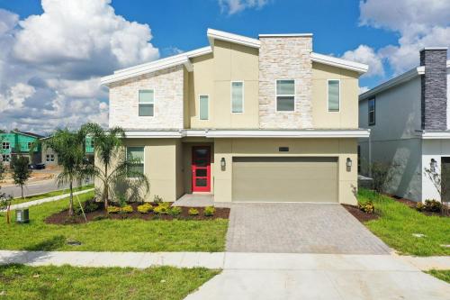 Spacious Vacation Home with Private Pool & Game Room near Disney