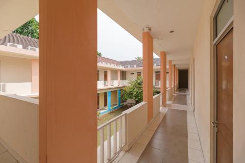 RedDoorz Syariah Plus @ Wisma Bougenville Karawaci in Karawaci