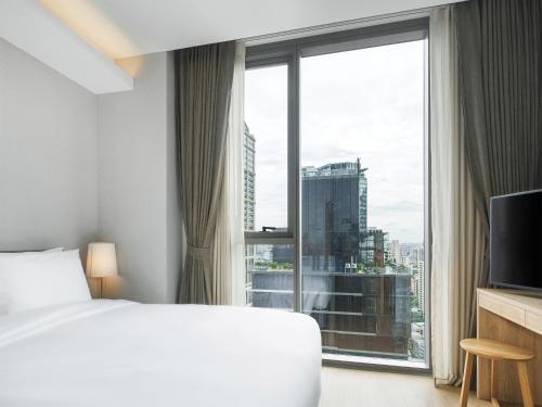 Photo 55 Oakwood Suites Bangkok - SHA Certified