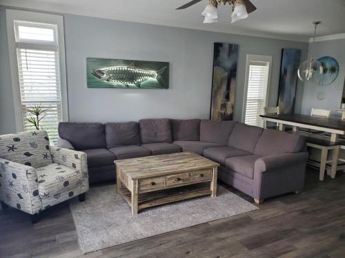Beach Beyond Belief House & private pool & free bikes & private beach detail