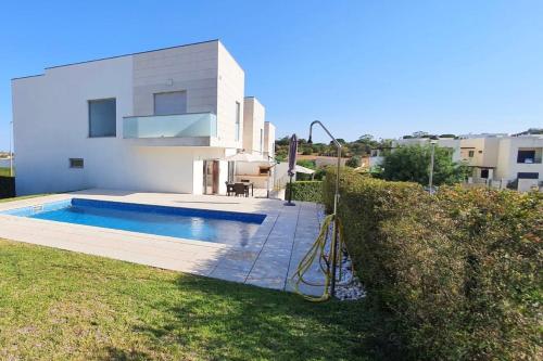LovelyStay - Modern 3Bedroom Duplex W/Pool gîte à louer Alcantarilha