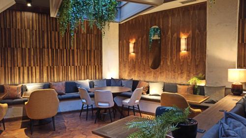 Restoran, Hotel Spa Paris in Leon