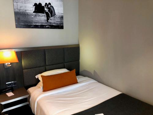 Classic Single Room image 9