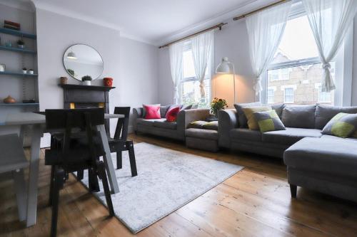 Charming Family Townhouse 4 mins from Harringay Green Lane