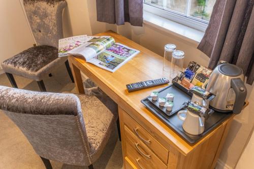 Rose and Crown - image 8