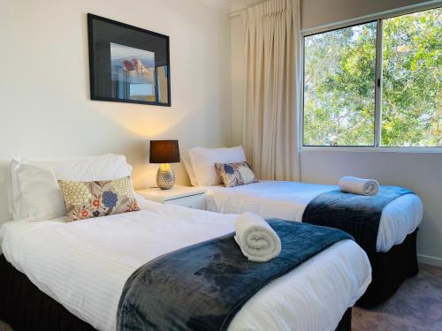 Steps from Mudjimba Beach 3 BR Apt Sunshine Coast with WIFI,Pool,Parking