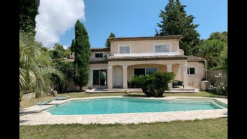 VILLA AVEC PISCINE PRIVEE AU CALME gîte à louer Villeneuve-Loubet