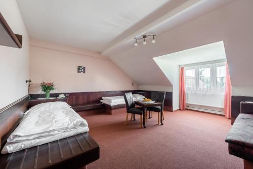 Hotel Floret - image 12