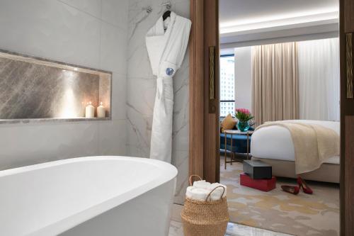 room detail thumbnail 2