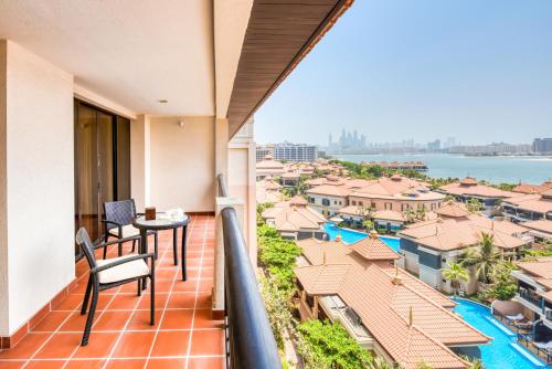 RH- Cozy 1BR in Palm with beach & pool access