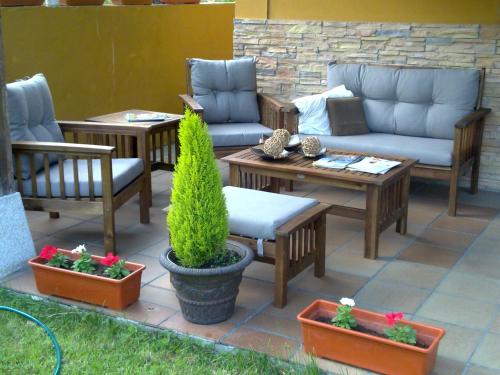 CASA ALTOBIERZO, 9 Habitaciones y 9 BAÑOS (CASA ALTOBIERZO, 9 Habitaciones y 9 BANOS) in Pobladura De Las Regueras