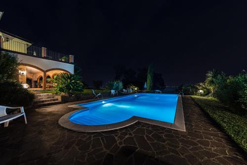 Three-Bedroom Apartment with Lake View