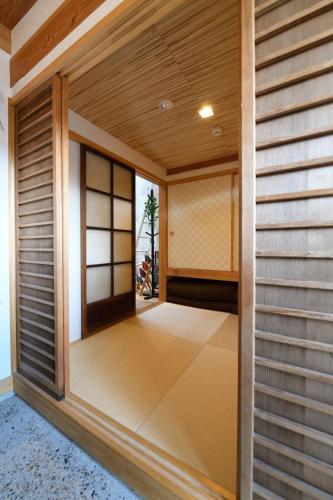 SANZEN YA Kyoto さんぜんやきょうと- Cozy Art space for lover of travel -