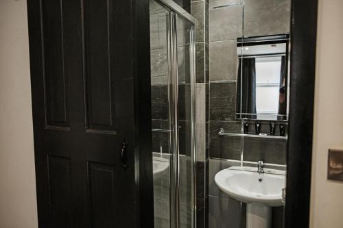 Peaky Blinders Accommodation & Bar - main image