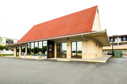 OYO Hotel St. Louis Lambert Airport - image 3
