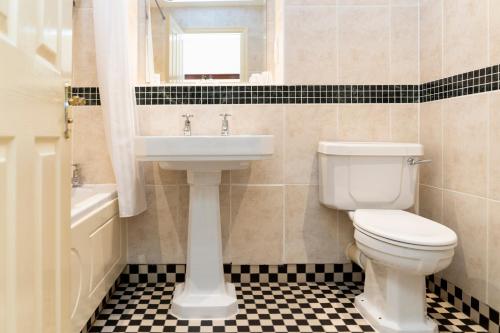 Ringwood Hall Hotel & Spa - image 2