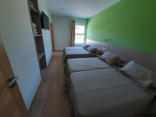 4 twin beds